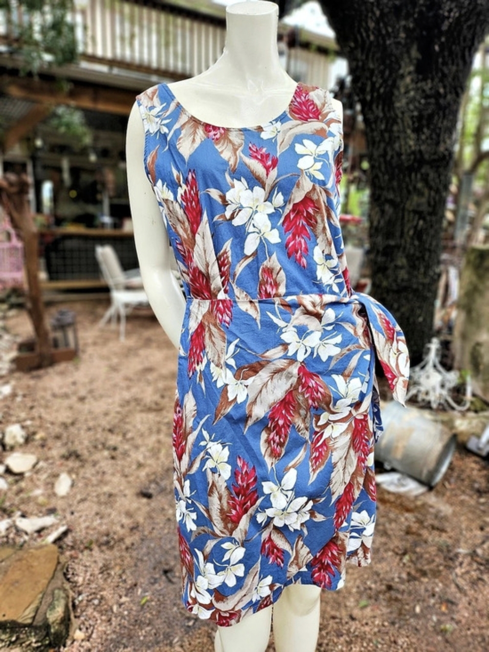Vintage Hilo Hattie Hawaiian Floral Sleeveless Dress in Blue & Red Size Medium